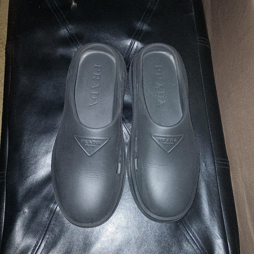 Prada Slides - Picture 3 of 4